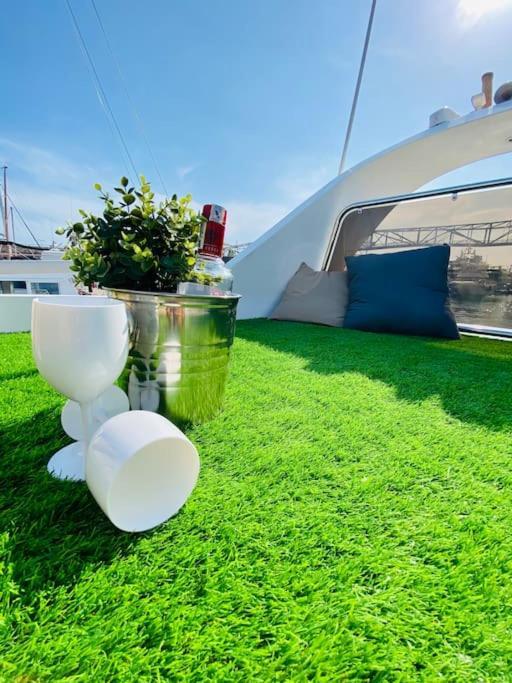 Barco Muy Romantico Con Parking! Sant Adria de Besos Exterior photo